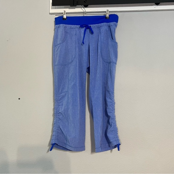 Athleta Allegro Capri Low Rise Pants Blue Size 2 Women’s Ruched Sides - Picture 2 of 9
